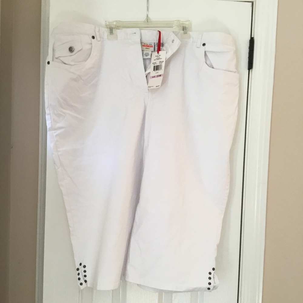 Ruby Rd Women’s White Capris Size 22W